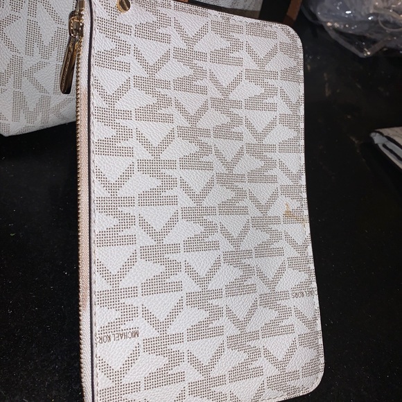 MK bag with free wristlet attached. (Removable) - Picture 1 of 4